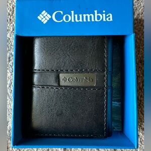NWT Columbia BLACK TRIFOLD WALLET